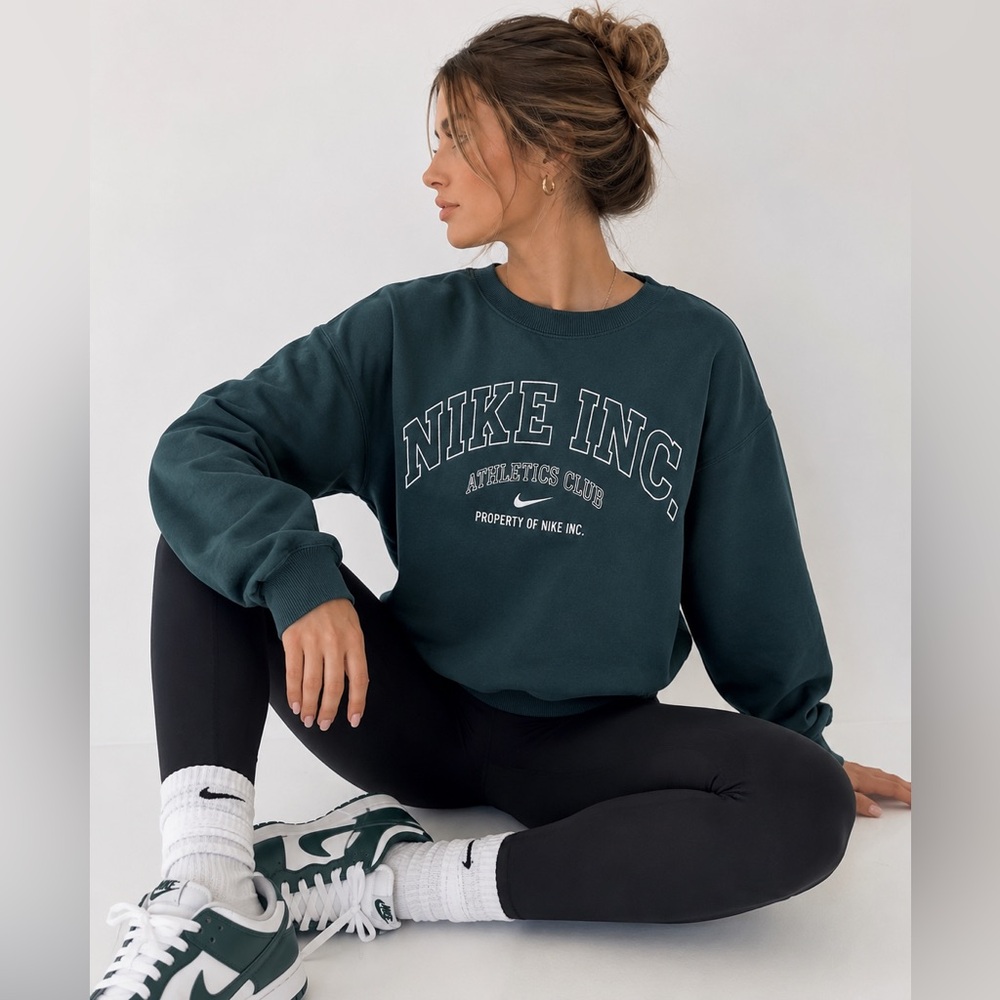 Nike Teal Green Pullover Sweatshirt with Collegiate Graphic